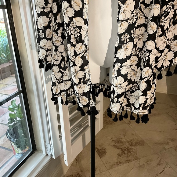 A.Moon Duster w/ Crochet & Fringe in black & white, w/ a hint of gold  Size XL - Picture 3 of 4